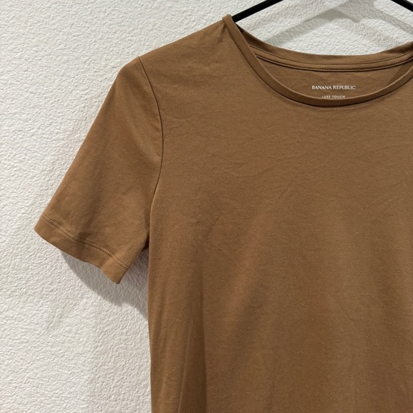 Banana Republic Luxe Touch 100% Cotton Tan Short Sleeve Crewneck T-Shirt XSP - Picture 2 of 10